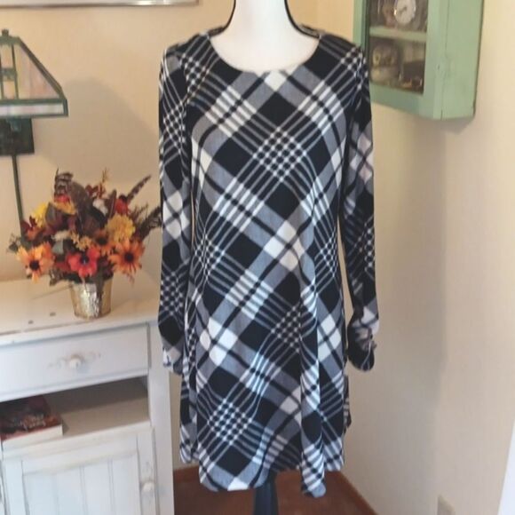 R & K Black and White Plaid Dress - Picture 2 of 10